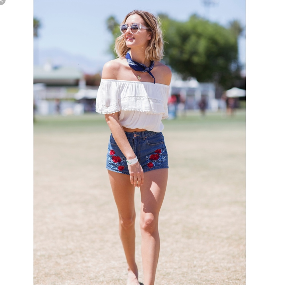 H&M Coachella high waisted rose shorts